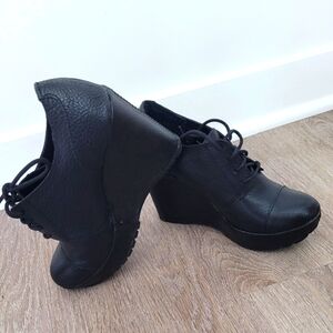 KORKS Women's Black Wedge Oxfords